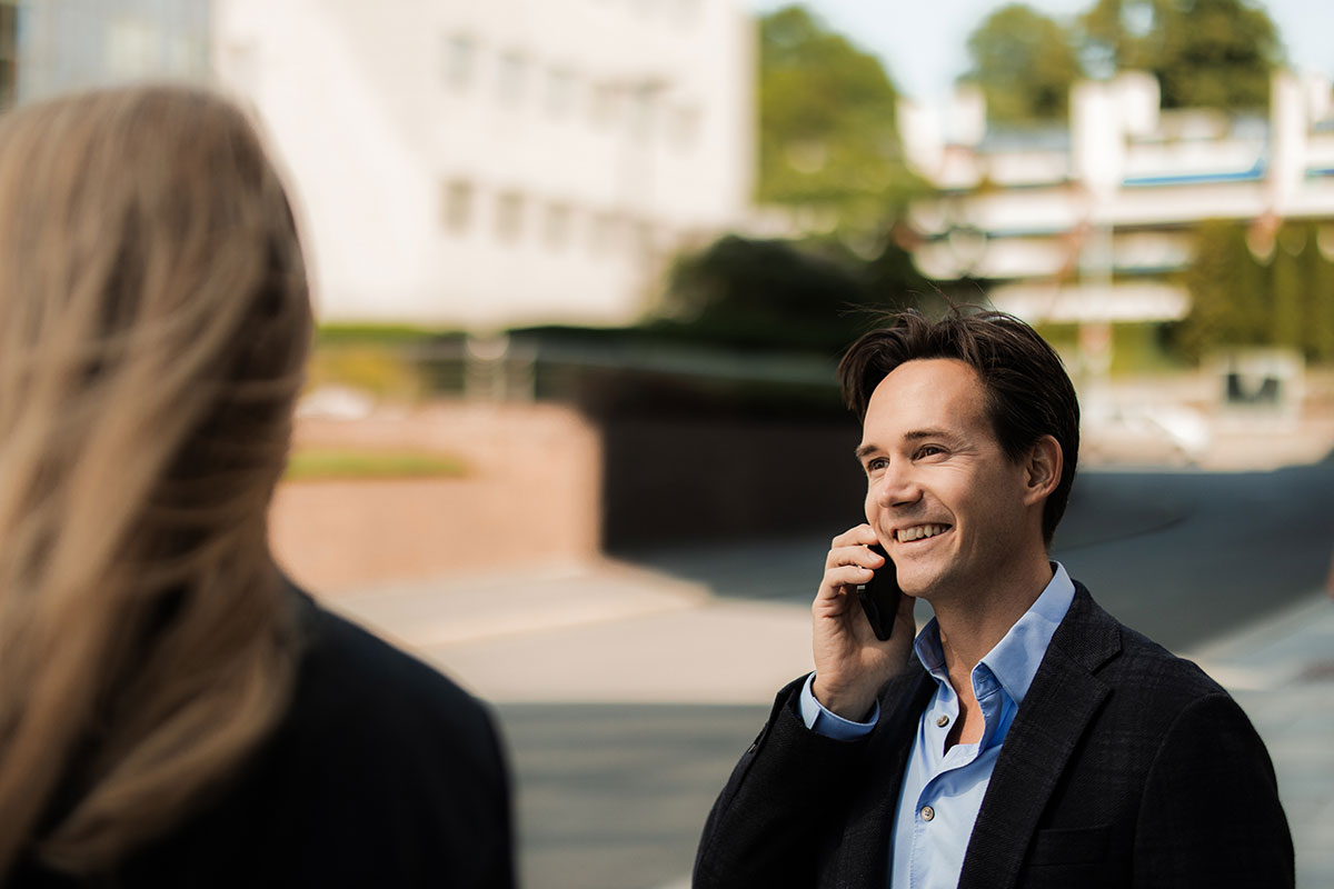 ole-i-telefon-utendørs